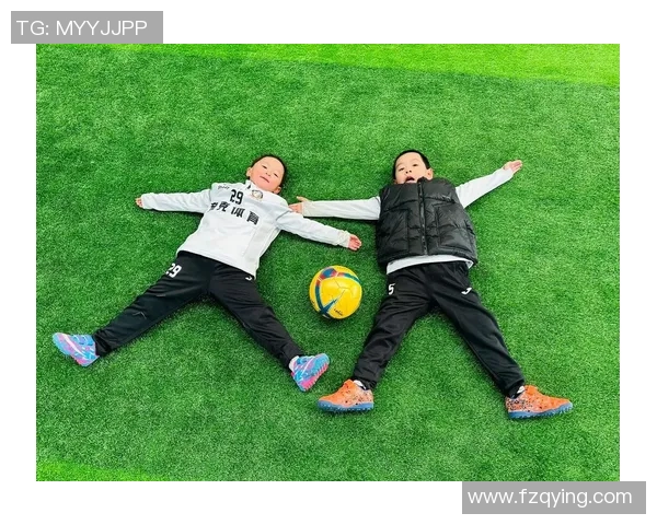 宝贝足球带你领略激情与梦想的绿茵场,开启属于孩子们的快乐足球之旅 宝贝足球带你领略激情与梦想的绿茵场,开启属于孩子们的快乐足球之旅